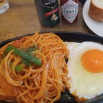 CAFE 02 - 日替りパスタ。きょうはナポリタン。あつあつがいい。