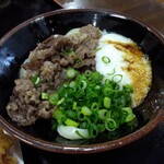 手打うどん 三徳 - 山かけ肉ぶっかけうどん