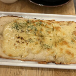 Taishuu Itarian Kaneko - ４種のチーズピザ~はちみつ添え~　780円