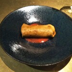 シャテーニュ - ガトーショコラと自家製バニラアイスのクレープ包み　とちおとめのソース