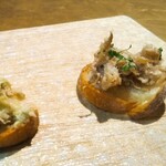 シャテーニュ - アミューズ3種盛り合わせ　鴨と豚のリエット　鮮魚の燻製とアボカドのサラダ　チーズのモザイク仕立て