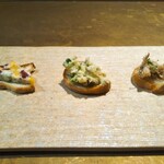 シャテーニュ - アミューズ3種盛り合わせ　鴨と豚のリエット　鮮魚の燻製とアボカドのサラダ　チーズのモザイク仕立て