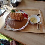レストラン・ポルト - 「ロースカツカレー(カップスープ付)」1600円＋200円でライス大盛り