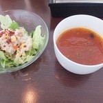 ストレージ ワークス - セットのサラダとスープ。