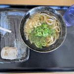 とんがらし - 名物の鶏めしおにぎりとかけうどん（中）