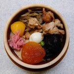 峠の釜めし おぎのや - 「峠の釜めし」を上から