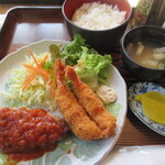 Kanaru - ハーフハーフ定食（ハンバーグ、海老フライ）1,020円