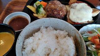 Orecchi No Youshokuya - ハンバーグと鶏の照り焼きセット