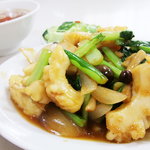 綾瀬飯店 - イカと青菜の炒め物