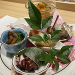 Sushi Fukuju - 人参ムース・蒸し雲丹・鰹のジュレ・芹
                        蛸の桜煮 
                        明太子・いぶりがっこチーズ・バゲッド
                        葉の花・ほたて
                        つぶ貝のうま煮