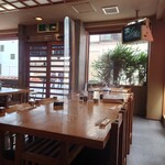 やぶ善 - 店内入ってすぐ左のテーブル席。