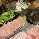 Ginza Nikuru - レタスたっぷり♪豚しゃぶ鍋コース