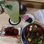 大衆酒場 ズドコノン - おかわりをもらう