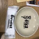 大阪新世界元祖串かつ だるま - 取り皿とお手拭き