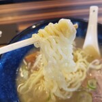 RAMEN KURAICHI - 麺リフトアップ