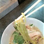 創 - 鶏白湯醤油ラーメン　麺アップ