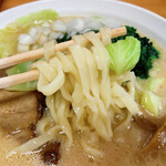 ラーメン たかはし - 平打ち麺はマオパイタンスープと相性抜群でした。