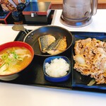 Yoshinoya - 牛皿特盛、炙り塩鯖、とん汁