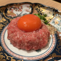 肉亭ふたご iki 本郷三丁目店 - 粋なユッケ1980円