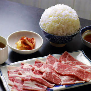 Satisfied from lunch ♡ Yakiniku (Grilled meat) set lunch from 990 yen ♪ Great value lunch support ★