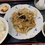 中華料理 万里 - 細切り豚肉と玉葱炒め