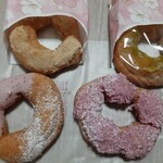 ミスタードーナツ - 左上から半時計回りに、つぼみ、五分咲き、満開、葉桜