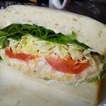 ベーカリー ブブ - 地鶏の柚子こしょう  やさいサンド