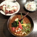 Soup　Curry　SAMURAI. - 知床鶏のチキン南蛮と季節野菜のスープカレー（１３００円）っです。