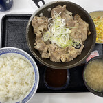 Yoshinoya - 2023/03/05
                        鉄板牛カルビ定食 662円
                        ✴︎大飯+並飯+軽め
                        ✴︎定食のご飯増量・おかわり無料
                        ✴︎クーポン -50円