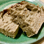 Peperosso - 天然酵母のパン　しっとりもちもちで冷めても美味しかった、、パンだけのお店出してないのかな、、！買う！
