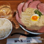 ラーメン家 みつ葉  - ちょっと気の利いたライス＆しょうゆチャーシューメン