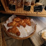 Bakery cafe delices - やはり〜クロワッサンは欠かせない