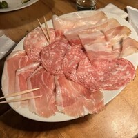 カルネジーオ イースト - 