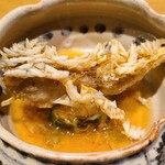 御幸町 田がわ - ⑭赤甘鯛の松笠揚げ、蒸し白菜、甘酢餡仕立て
            白甘鯛に比べ鱗がゴツくて硬いのですが、高温で揚げてありパリパリ
            脂のりもよく旨みもしっかり、軟らかい白菜との対比も面白い