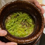 Tagawa - ⑯若牛蒡の炊き込みご飯
                        根を張る前の若い牛蒡の茎を使った炊き込みご飯は香りが良く、ほのかな甘みも良いですね
                        醤油ベースの出汁が加熱されて芳ばしさも増してます