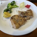 レストラン クルトワ - (料理)地養鶏ソテー(塩こしょう味付け)