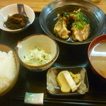 おんじき家ふうど - 日替り定食（まぐろの揚げ出し、もずく、サラダ、味噌汁、沢庵、白菜の漬物、ご飯）