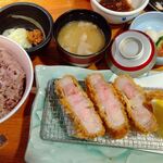 豚笑 - 玄米ご飯（特盛）と極厚切り250ｇ