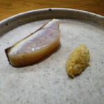 レストラン・カワサキ - イワナ燻製のミキュイと鱒ハラスのスパイス煮