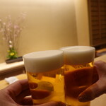 すし処 睦月 - 最初はビールでかんぱ～い♪