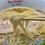 黄金の塩らぁ麺 ドゥエイタリアン - 