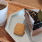 ピネード - 料理写真:チョコケーキのセット　唐辛子のクッキーはサクッと香ばしく、ピリッと美味しいです