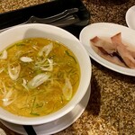 牛角 - ネギ塩ラーメンとイカ