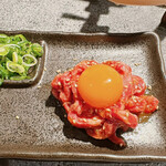 焼肉マウム - ユッケ(メニューにのってない)注文すれば出てくる