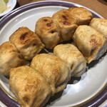 第7ギョーザの店 - ホワイト餃子中　定食はごはん、スープ、漬物がセット