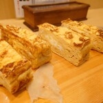 吉祥亭寿司炉ばた - 焼き立て玉子握り