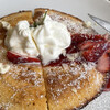 Cafe Pamplemousse - 苺と生クリームのパンケーキ
