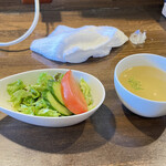 キッチンこいけ - サラダとスープ付き。
