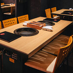 肉の町 - テーブル席