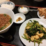 Kitarou - 青菜と玉子炒め定食、1188円。青菜に塩が効きすぎで白ご飯必須。美味しいけど。麺は台湾ラーメンを選択。